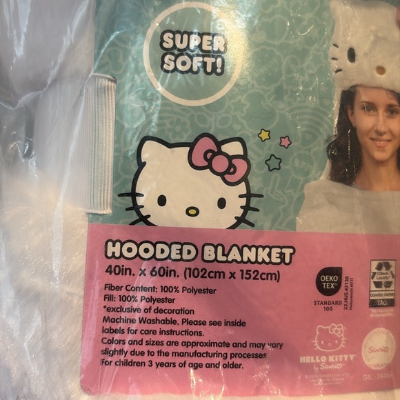 Hello Kitty Hooded Blanket / Throw - Picture 4 of 9